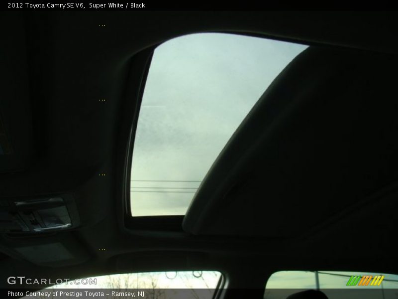 Super White / Black 2012 Toyota Camry SE V6