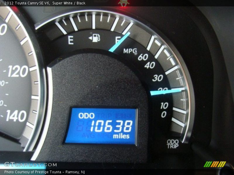 Super White / Black 2012 Toyota Camry SE V6