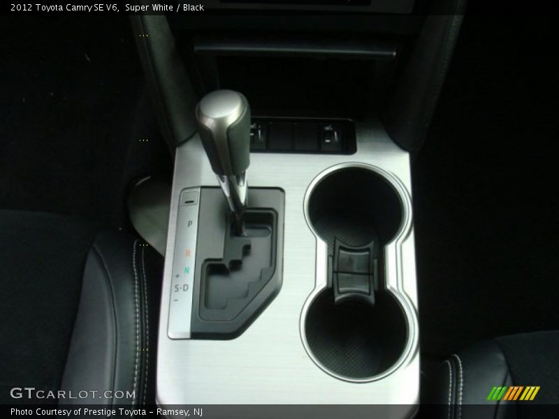 Super White / Black 2012 Toyota Camry SE V6