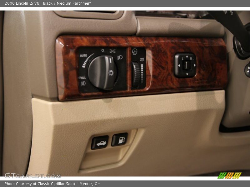 Controls of 2000 LS V8