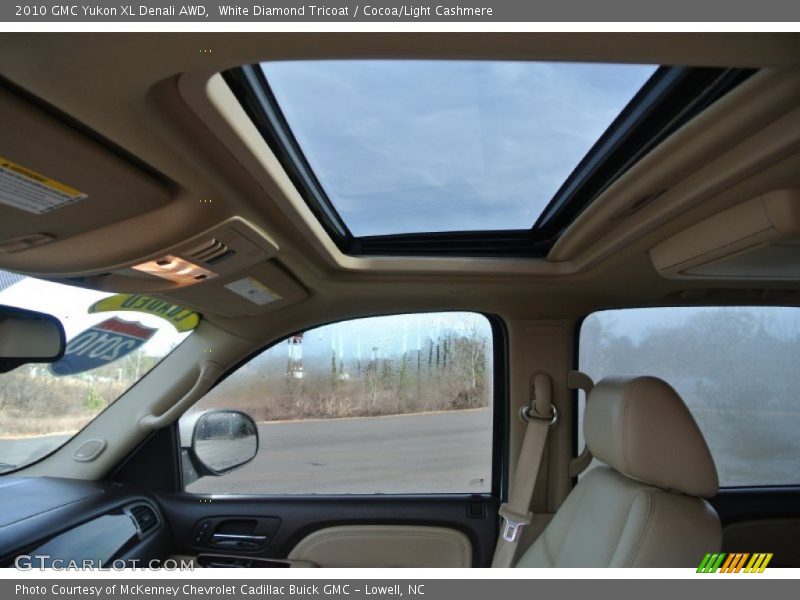 White Diamond Tricoat / Cocoa/Light Cashmere 2010 GMC Yukon XL Denali AWD