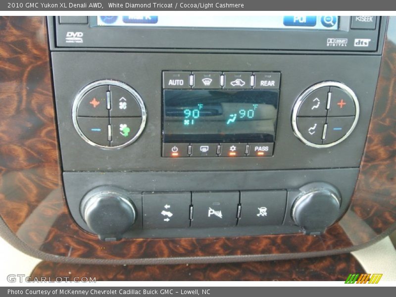 White Diamond Tricoat / Cocoa/Light Cashmere 2010 GMC Yukon XL Denali AWD