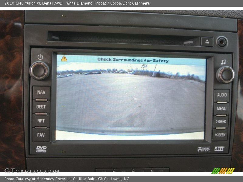 White Diamond Tricoat / Cocoa/Light Cashmere 2010 GMC Yukon XL Denali AWD