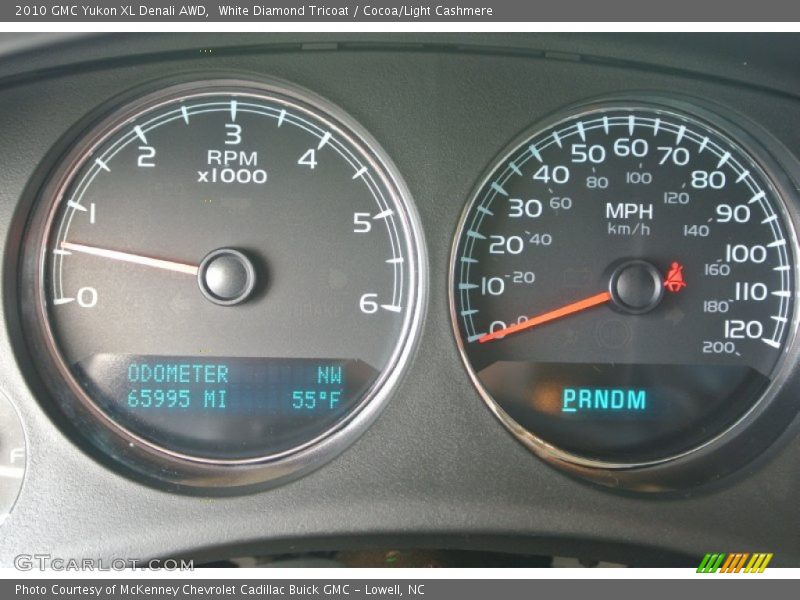 White Diamond Tricoat / Cocoa/Light Cashmere 2010 GMC Yukon XL Denali AWD