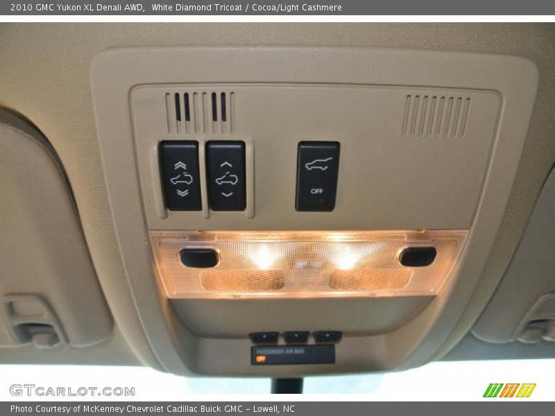 White Diamond Tricoat / Cocoa/Light Cashmere 2010 GMC Yukon XL Denali AWD