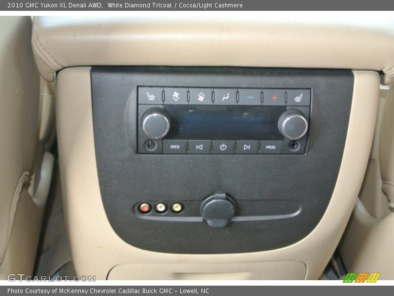 White Diamond Tricoat / Cocoa/Light Cashmere 2010 GMC Yukon XL Denali AWD