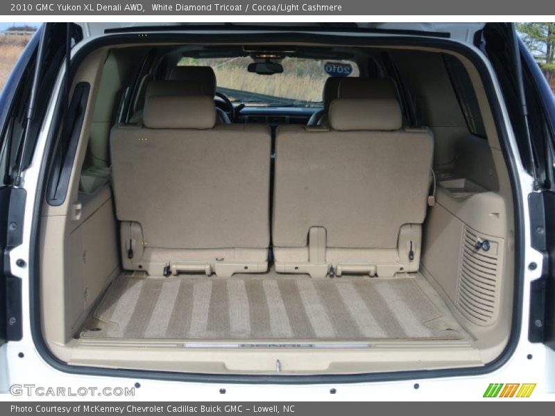 White Diamond Tricoat / Cocoa/Light Cashmere 2010 GMC Yukon XL Denali AWD