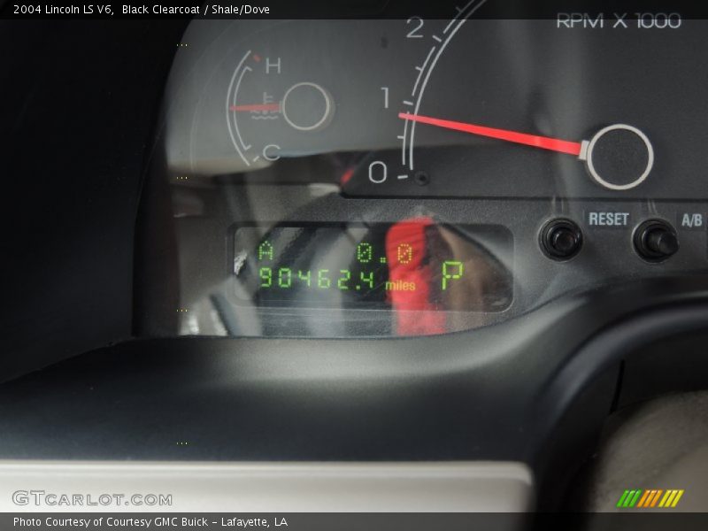Black Clearcoat / Shale/Dove 2004 Lincoln LS V6