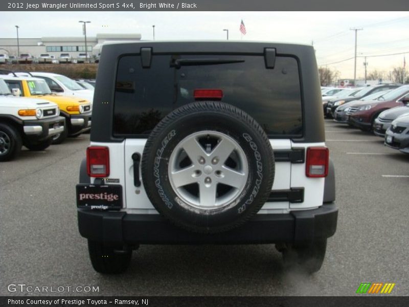 Bright White / Black 2012 Jeep Wrangler Unlimited Sport S 4x4