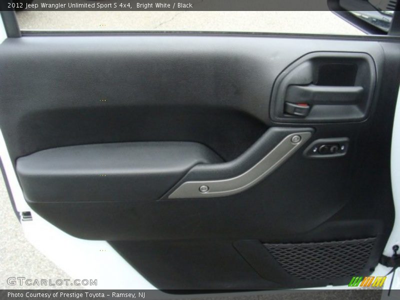 Bright White / Black 2012 Jeep Wrangler Unlimited Sport S 4x4