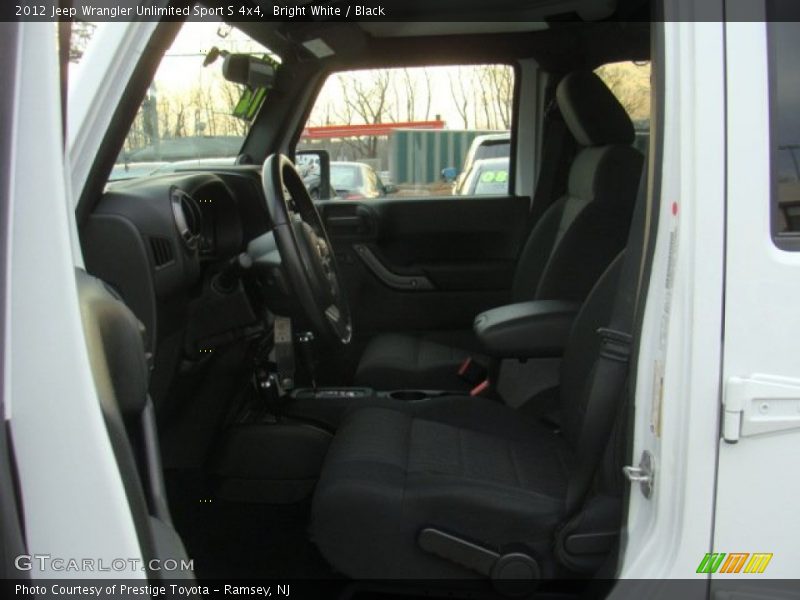 Bright White / Black 2012 Jeep Wrangler Unlimited Sport S 4x4