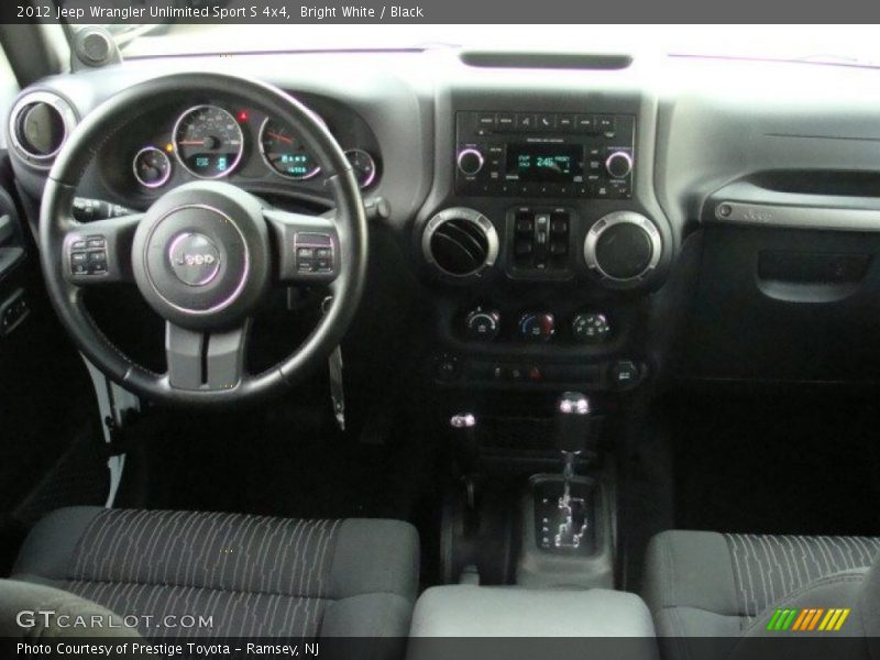 Bright White / Black 2012 Jeep Wrangler Unlimited Sport S 4x4