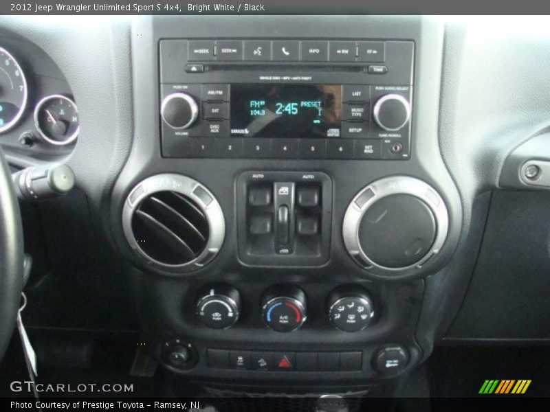 Bright White / Black 2012 Jeep Wrangler Unlimited Sport S 4x4