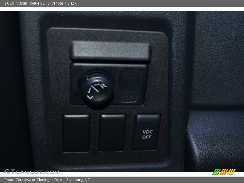 Silver Ice / Black 2010 Nissan Rogue SL