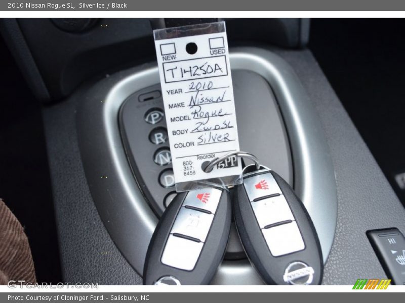 Silver Ice / Black 2010 Nissan Rogue SL