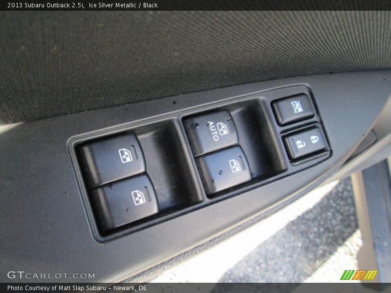 Ice Silver Metallic / Black 2013 Subaru Outback 2.5i