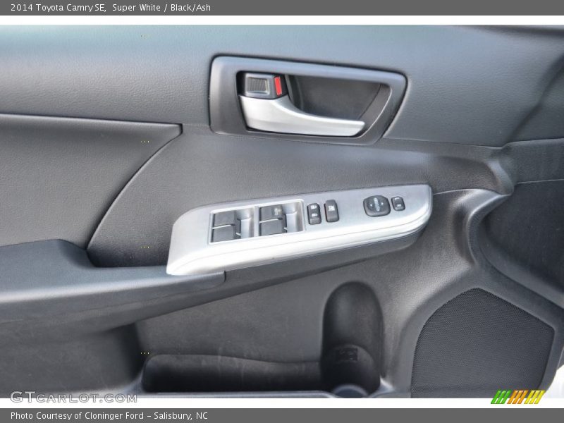 Super White / Black/Ash 2014 Toyota Camry SE