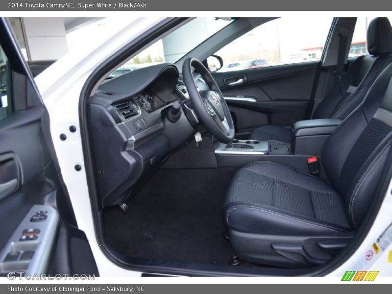 Super White / Black/Ash 2014 Toyota Camry SE