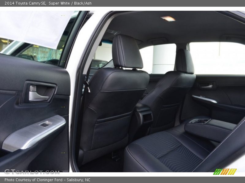 Super White / Black/Ash 2014 Toyota Camry SE