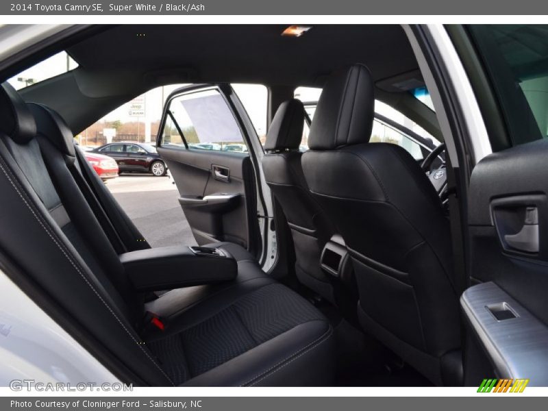 Super White / Black/Ash 2014 Toyota Camry SE