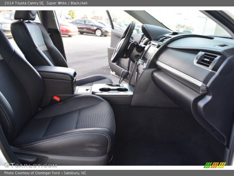 Super White / Black/Ash 2014 Toyota Camry SE