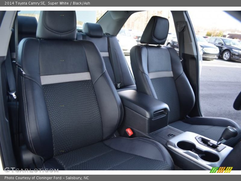 Super White / Black/Ash 2014 Toyota Camry SE