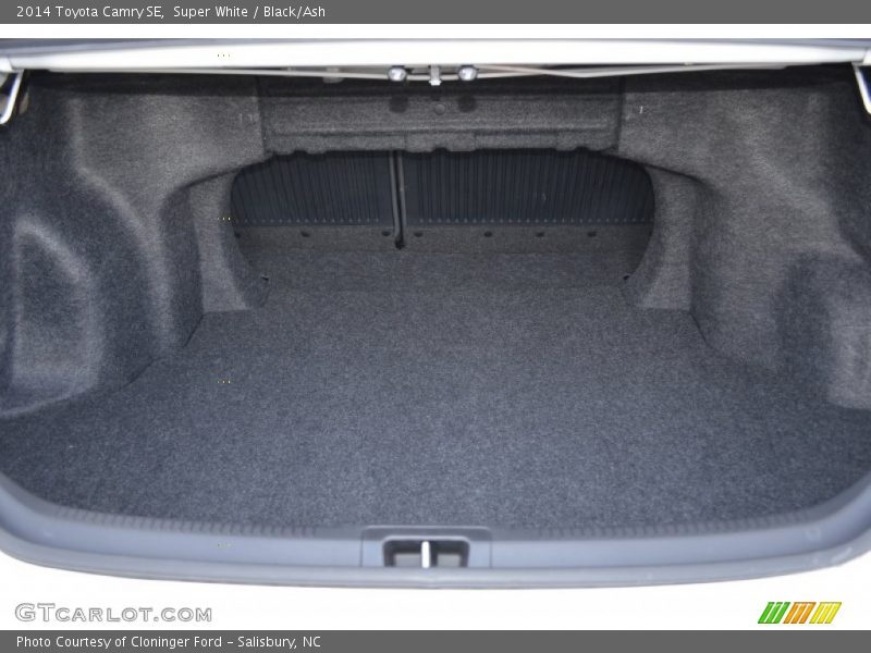 Super White / Black/Ash 2014 Toyota Camry SE