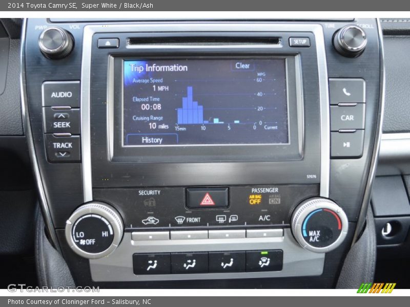 Super White / Black/Ash 2014 Toyota Camry SE