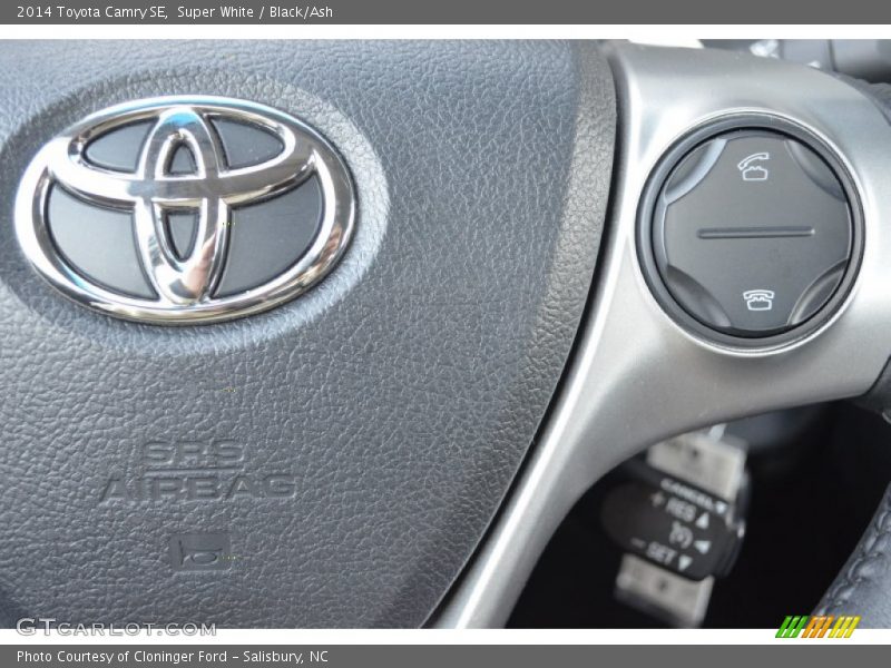 Super White / Black/Ash 2014 Toyota Camry SE