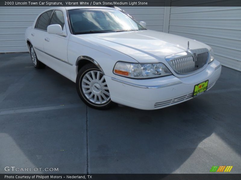 Vibrant White / Dark Stone/Medium Light Stone 2003 Lincoln Town Car Signature