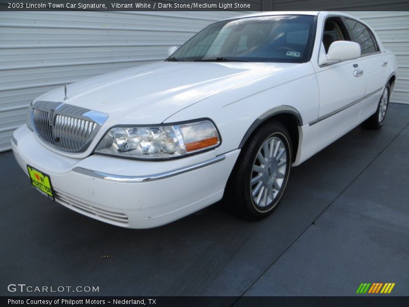 Vibrant White / Dark Stone/Medium Light Stone 2003 Lincoln Town Car Signature