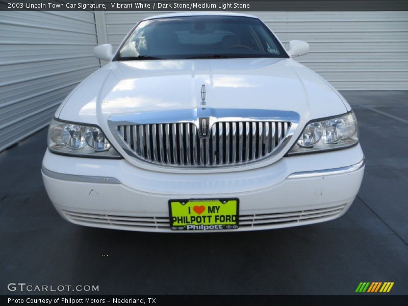 Vibrant White / Dark Stone/Medium Light Stone 2003 Lincoln Town Car Signature