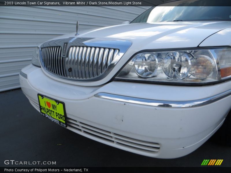 Vibrant White / Dark Stone/Medium Light Stone 2003 Lincoln Town Car Signature