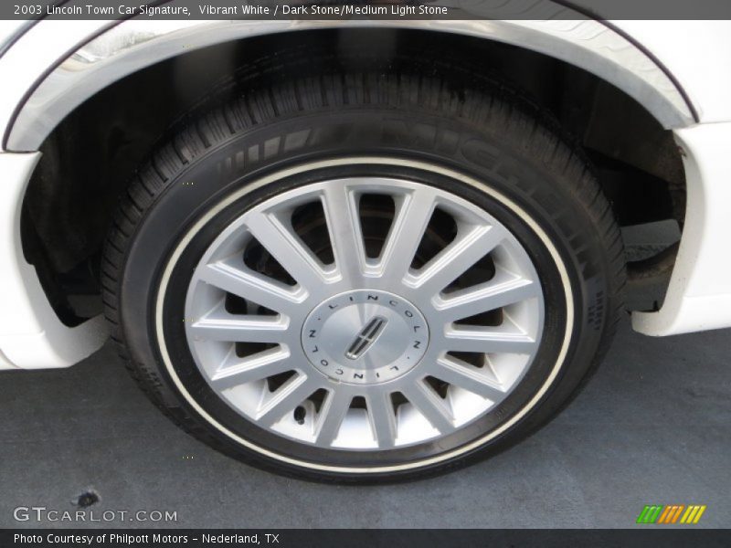 Vibrant White / Dark Stone/Medium Light Stone 2003 Lincoln Town Car Signature