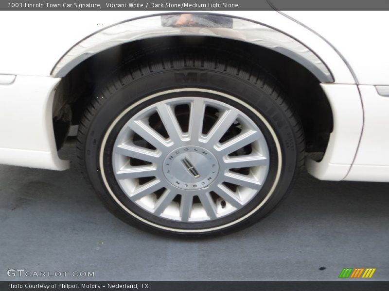 Vibrant White / Dark Stone/Medium Light Stone 2003 Lincoln Town Car Signature