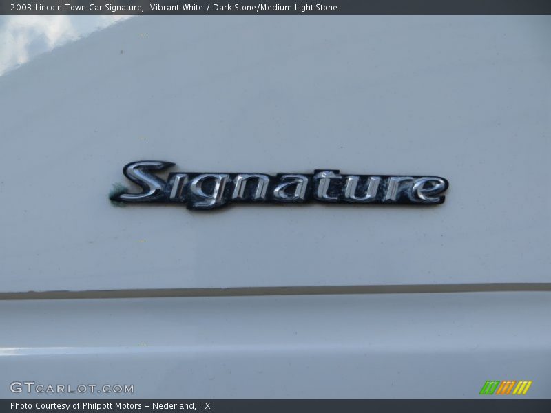 Vibrant White / Dark Stone/Medium Light Stone 2003 Lincoln Town Car Signature
