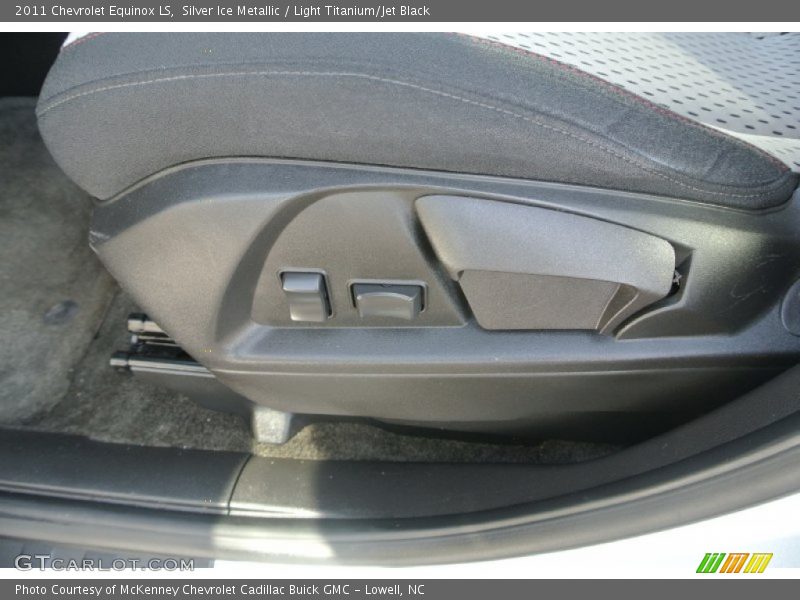 Silver Ice Metallic / Light Titanium/Jet Black 2011 Chevrolet Equinox LS