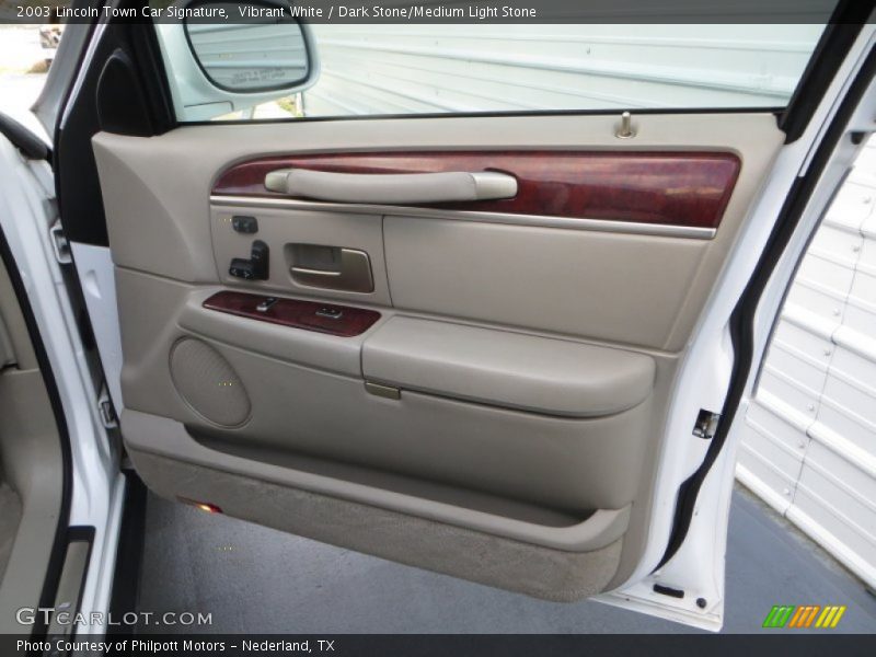 Vibrant White / Dark Stone/Medium Light Stone 2003 Lincoln Town Car Signature