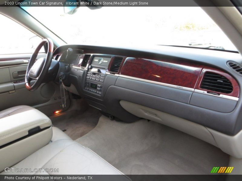 Vibrant White / Dark Stone/Medium Light Stone 2003 Lincoln Town Car Signature