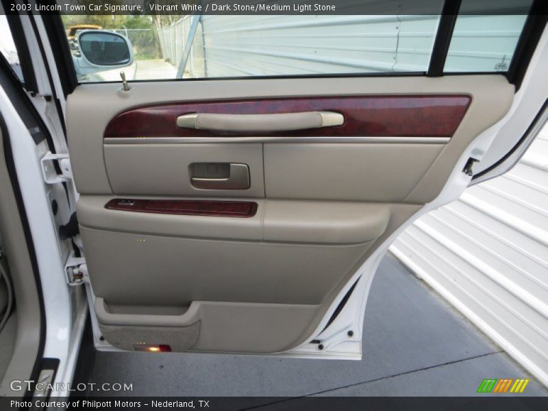 Vibrant White / Dark Stone/Medium Light Stone 2003 Lincoln Town Car Signature