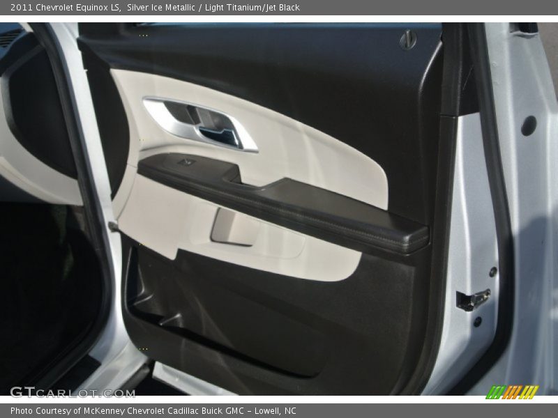 Silver Ice Metallic / Light Titanium/Jet Black 2011 Chevrolet Equinox LS