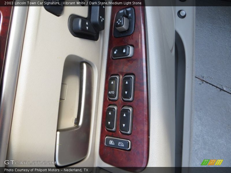 Vibrant White / Dark Stone/Medium Light Stone 2003 Lincoln Town Car Signature