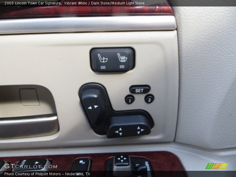 Vibrant White / Dark Stone/Medium Light Stone 2003 Lincoln Town Car Signature