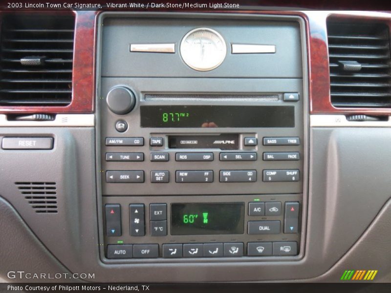 Vibrant White / Dark Stone/Medium Light Stone 2003 Lincoln Town Car Signature