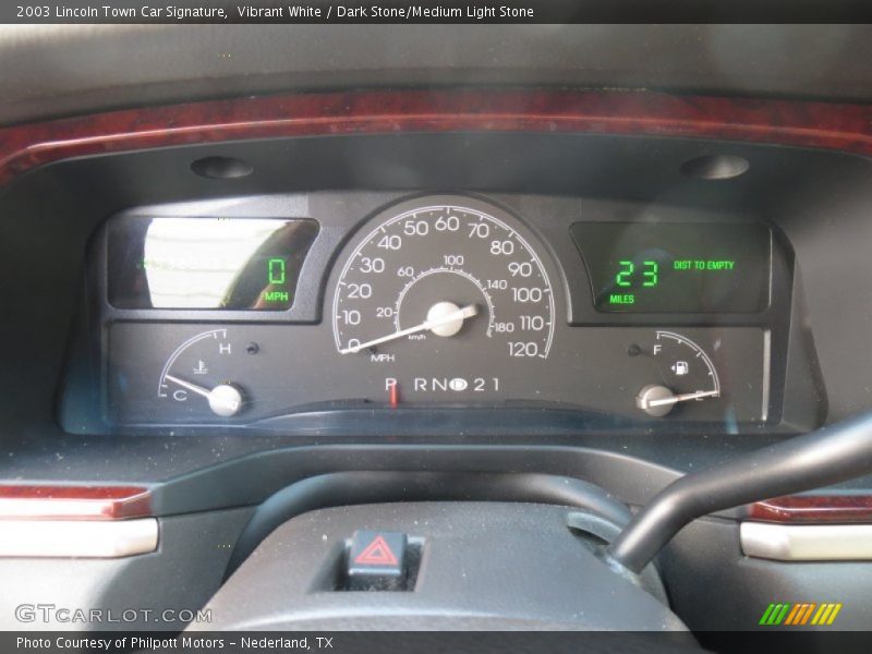 Vibrant White / Dark Stone/Medium Light Stone 2003 Lincoln Town Car Signature