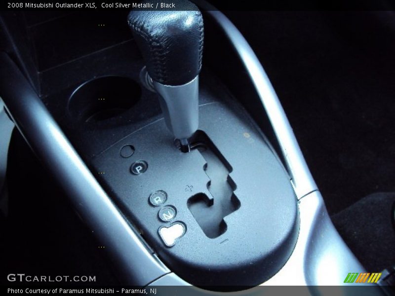 Cool Silver Metallic / Black 2008 Mitsubishi Outlander XLS