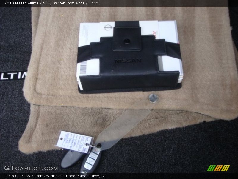 Winter Frost White / Blond 2010 Nissan Altima 2.5 SL