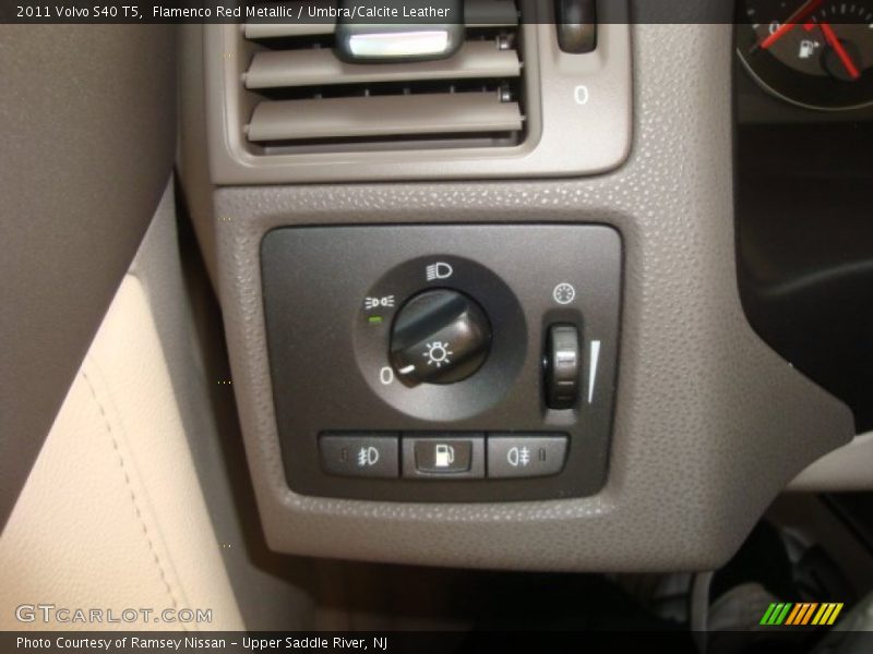 Flamenco Red Metallic / Umbra/Calcite Leather 2011 Volvo S40 T5