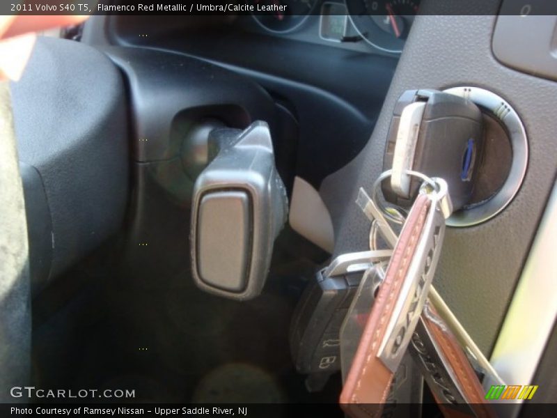 Flamenco Red Metallic / Umbra/Calcite Leather 2011 Volvo S40 T5
