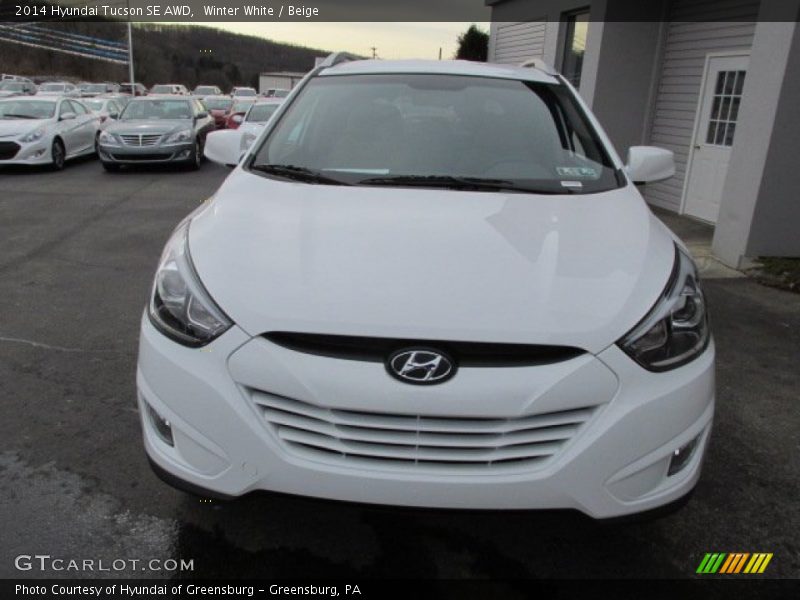 Winter White / Beige 2014 Hyundai Tucson SE AWD